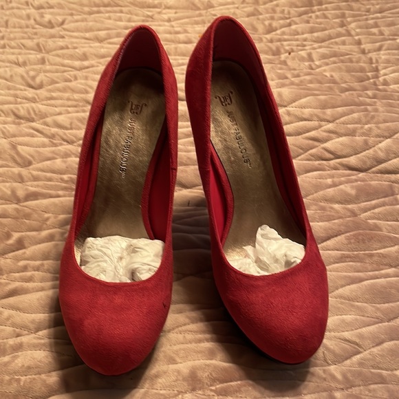 NWOT - platform heels (2) - Picture 2 of 4